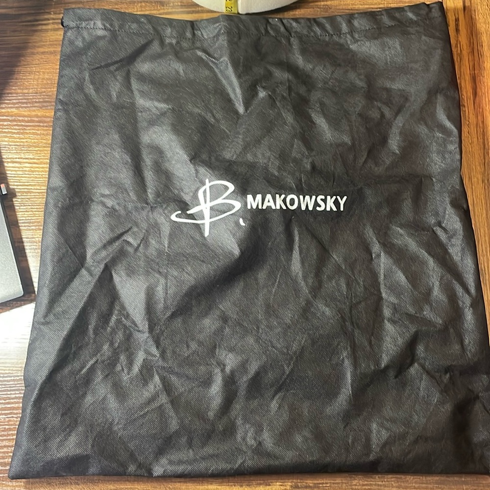 B. Makowsky dust bag 20x22